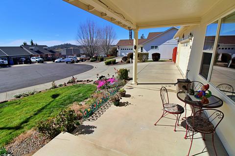 982 Jessica Ct, Eagle Point, OR 97524 photo 4