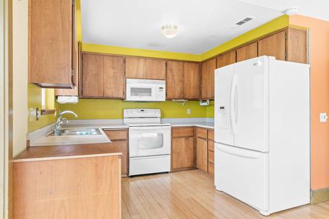 310 W 2nd St, Phoenix, OR 97535 photo 8