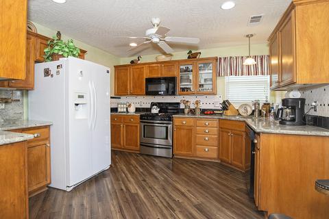 159 Noel Cir, Central Point, OR 97502 photo 2