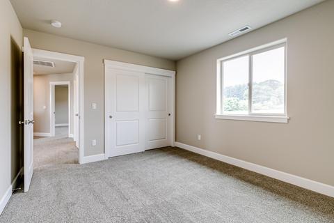 369 NW Double Eagle Ave, Madras, OR 97741 photo 17