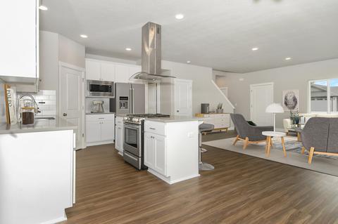 369 NW Double Eagle Ave, Madras, OR 97741 photo 8