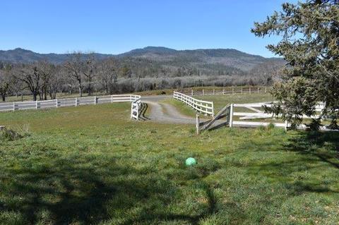 2110 Hammel Rd, Eagle Point, OR 97524 photo 1