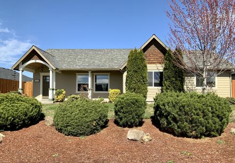 575 Barton Rd, Eagle Point, OR 97524 photo 1