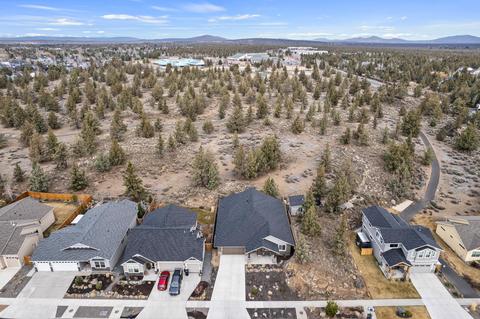 20870 Bobwhite Ct, Bend, OR 97701 photo 2