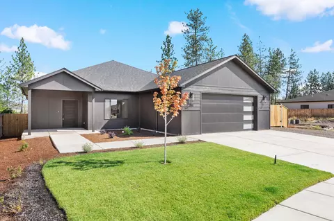 381 Arrowhead Trl, Eagle Point, OR 97524