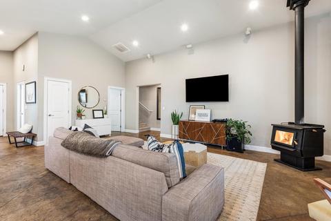 63293 NW Newhall Pl, Bend, OR 97703 photo 8
