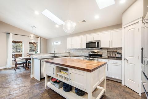 63293 NW Newhall Pl, Bend, OR 97703 photo 12