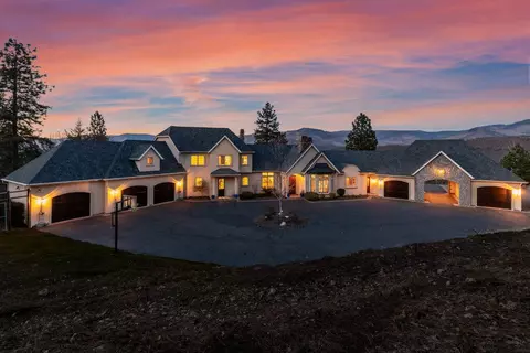 133 Meadow Oaks Dr, Ashland, OR 97520