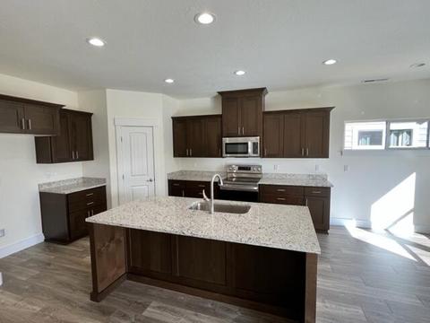 368 Cascade Dr, Central Point, OR 97502 photo 2
