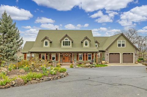 3565 Livingston Rd, Central Point, OR 97502