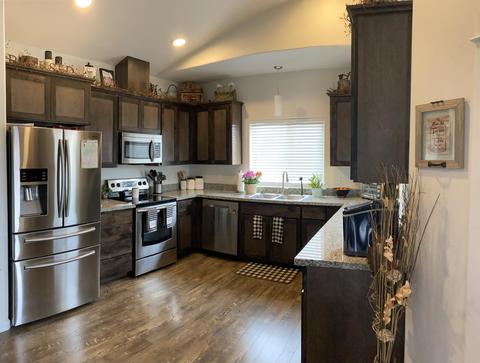 102 Greenview Dr, Eagle Point, OR 97524 photo 7