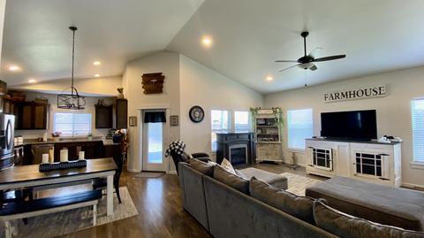 102 Greenview Dr, Eagle Point, OR 97524 photo 4