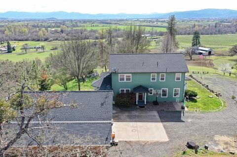 890 Nick Young Rd, Eagle Point, OR 97524 photo 2