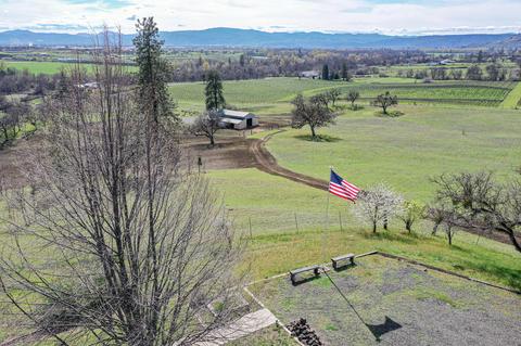 890 Nick Young Rd, Eagle Point, OR 97524 photo 23