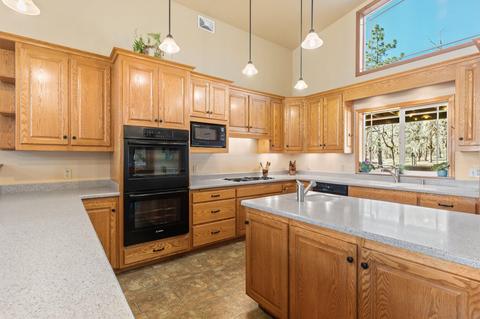 6250 W Side Rd, Cave Junction, OR 97523 photo 10