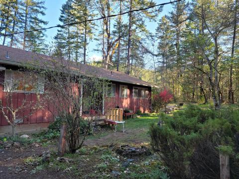 580 Mona Way, Cave Junction, OR 97523 photo 1