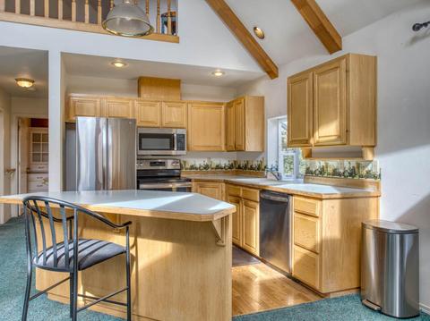 21260 Limestone Ave, Bend, OR 97703 photo 2