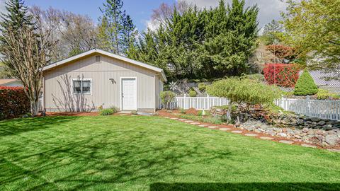 415 3rd St, Rogue River, OR 97537 photo 4