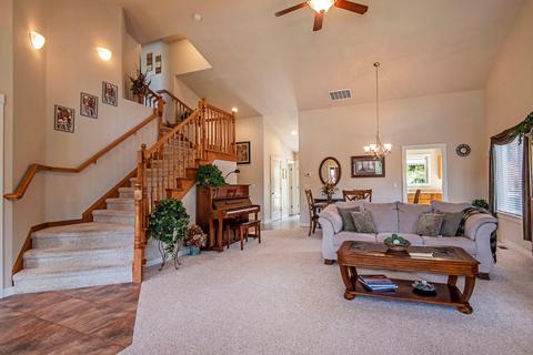 63411 Stacy Ln, Bend, OR 97701 photo 3