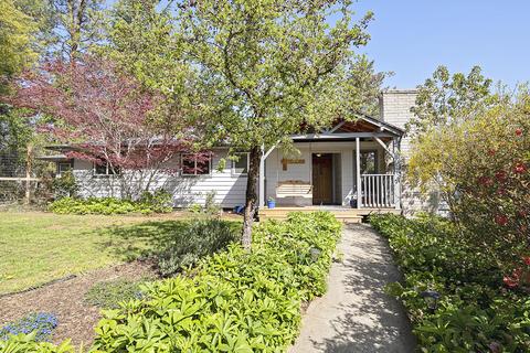 6456 Pioneer Rd, Medford, OR 97501