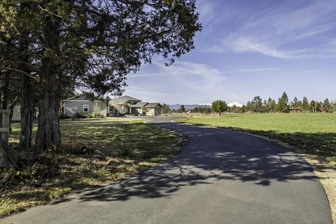 65965 White Rock Loop, Bend, OR 97703 photo 4