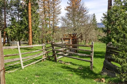 2150 N Obenchain Rd, Eagle Point, OR 97524 photo 21