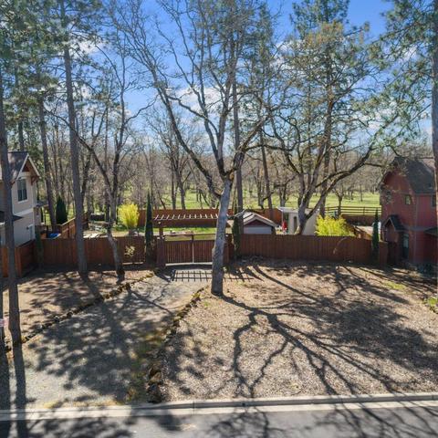 339 Cherry Wood, Eagle Point, OR 97524 photo 2
