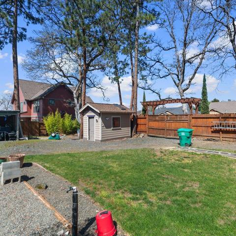 339 Cherry Wood, Eagle Point, OR 97524 photo 6
