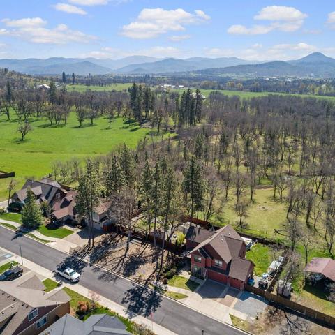 339 Cherry Wood, Eagle Point, OR 97524 photo 12