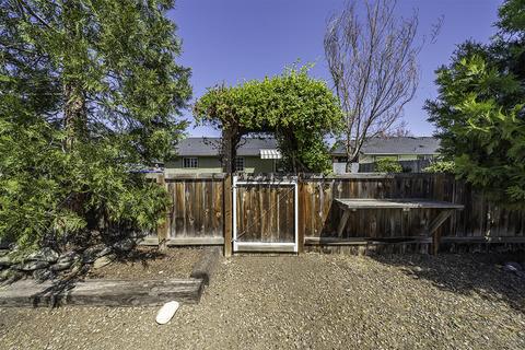 552 C St, Phoenix, OR 97535 photo 9