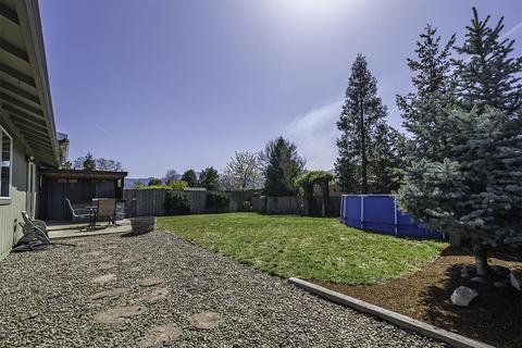 552 C St, Phoenix, OR 97535 photo 6