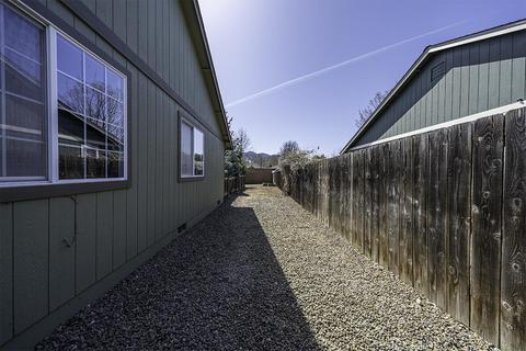 552 C St, Phoenix, OR 97535 photo 32