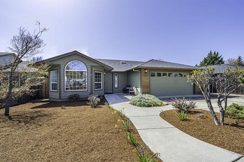 552 C St, Phoenix, OR 97535 photo 3