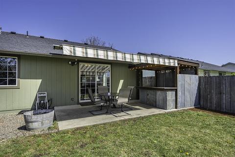 552 C St, Phoenix, OR 97535 photo 12