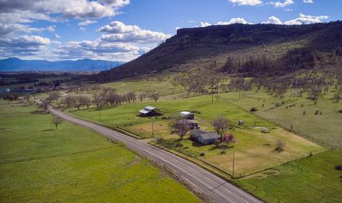 10375 Wheeler Rd, Central Point, OR 97502 photo 4