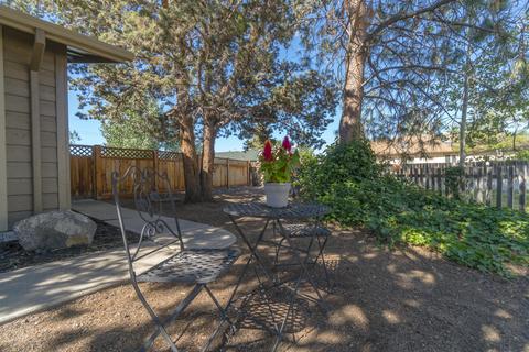 1631 NE Carson Way, Bend, OR 97701 photo 3