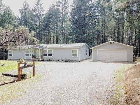 1075 E Crow Rd, Merlin, OR 97532 photo 1