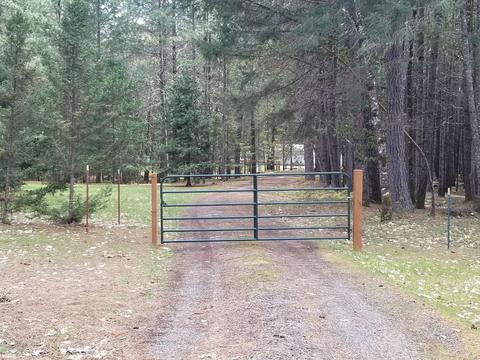 1075 E Crow Rd, Merlin, OR 97532 photo 2