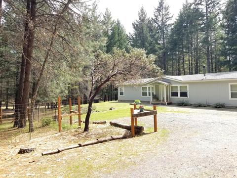 1075 E Crow Rd, Merlin, OR 97532 photo 4