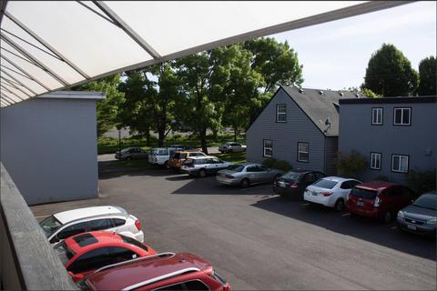 585 E 19th Ave, Eugene, OR 97401 photo 2