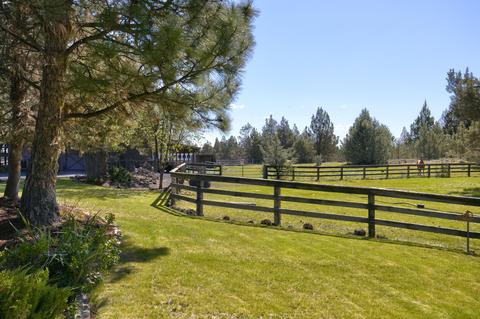 64142 Pioneer Loop, Bend, OR 97701 photo 25