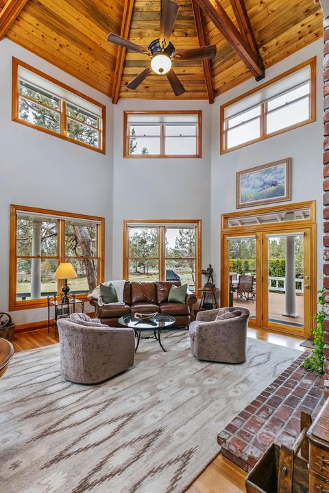 64142 Pioneer Loop, Bend, OR 97701 photo 7
