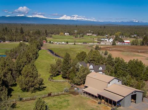 64142 Pioneer Loop, Bend, OR 97701 photo 3