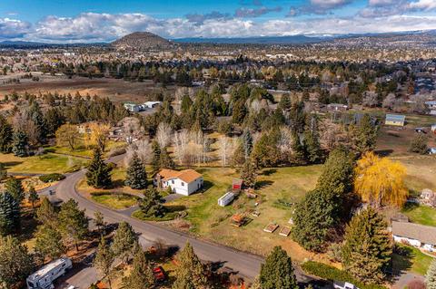 62863 Pearl Ln, Bend, OR 97701 photo 2