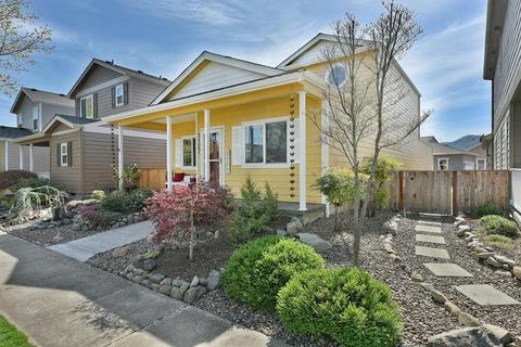 1127 Rustler Peak St, Central Point, OR 97502 photo 2