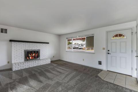62944 Clyde Ln, Bend, OR 97701 photo 2