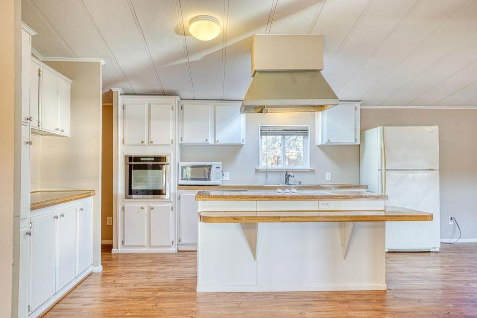  8525 SW Crescent Pl, Terrebonne, OR 97760 photo 2