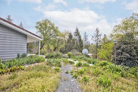724 Eric Loop, Grants Pass, OR 97526 photo 35