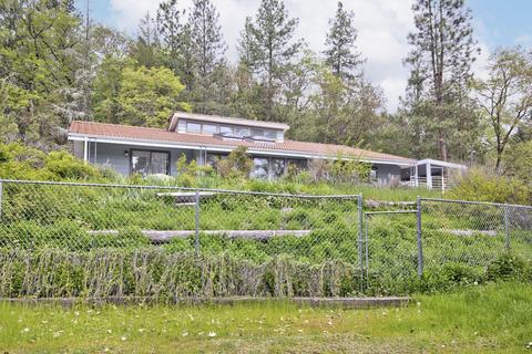724 Eric Loop, Grants Pass, OR 97526 photo 3