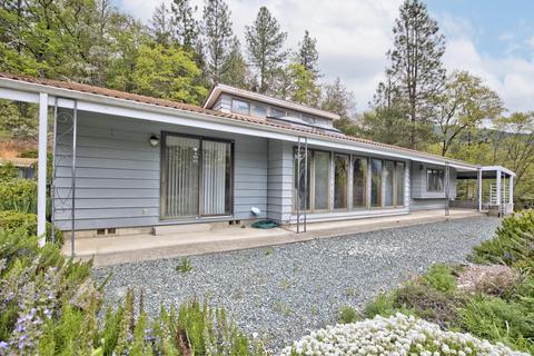 724 Eric Loop, Grants Pass, OR 97526 photo 2